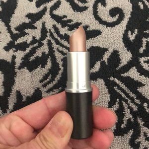 Mac-lipstick color is Frou